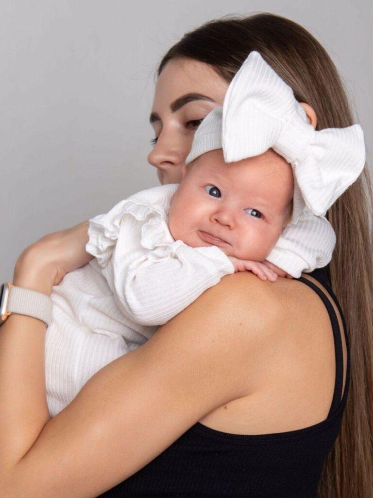 Комплект одежды. Комбинезон-слип + шапочка с бантом (лапша) белый